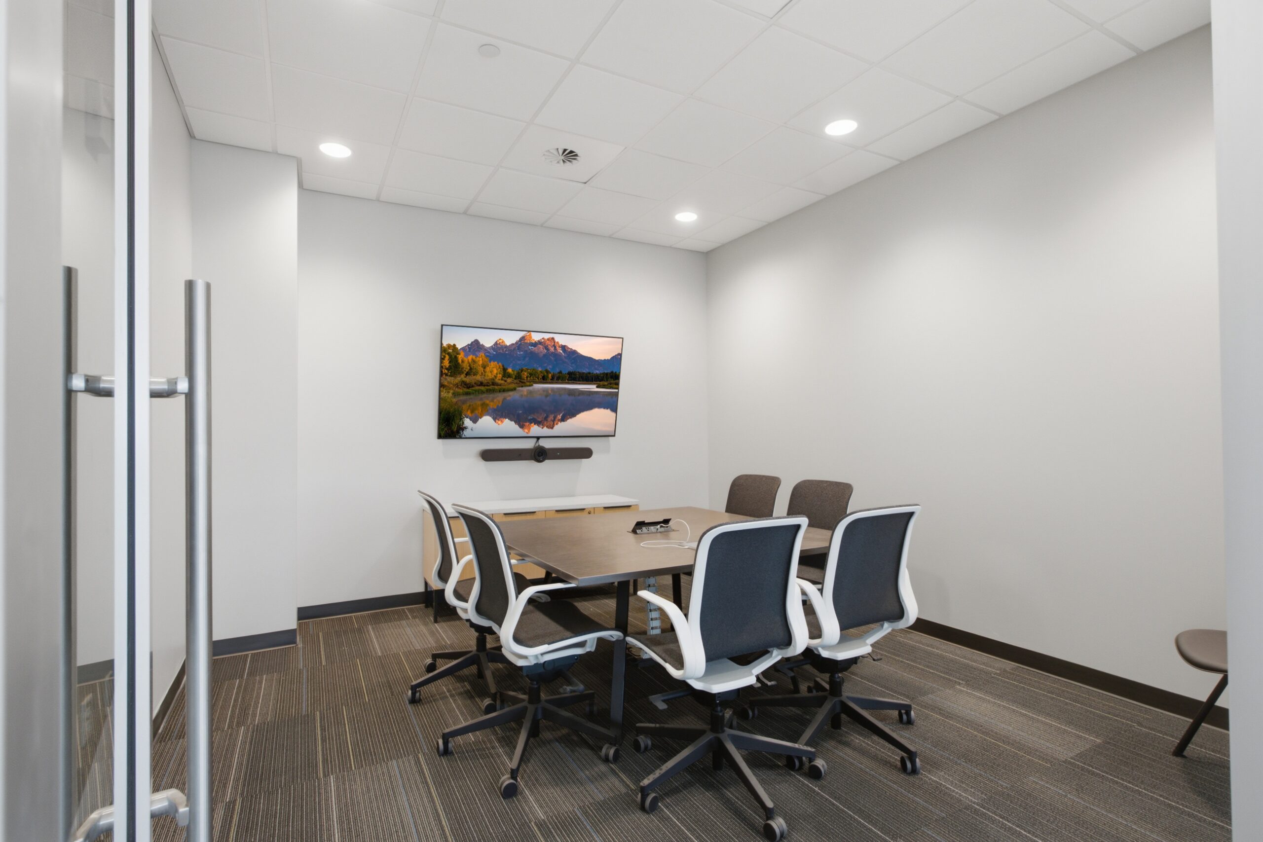 Break area adjacent to the employee hub