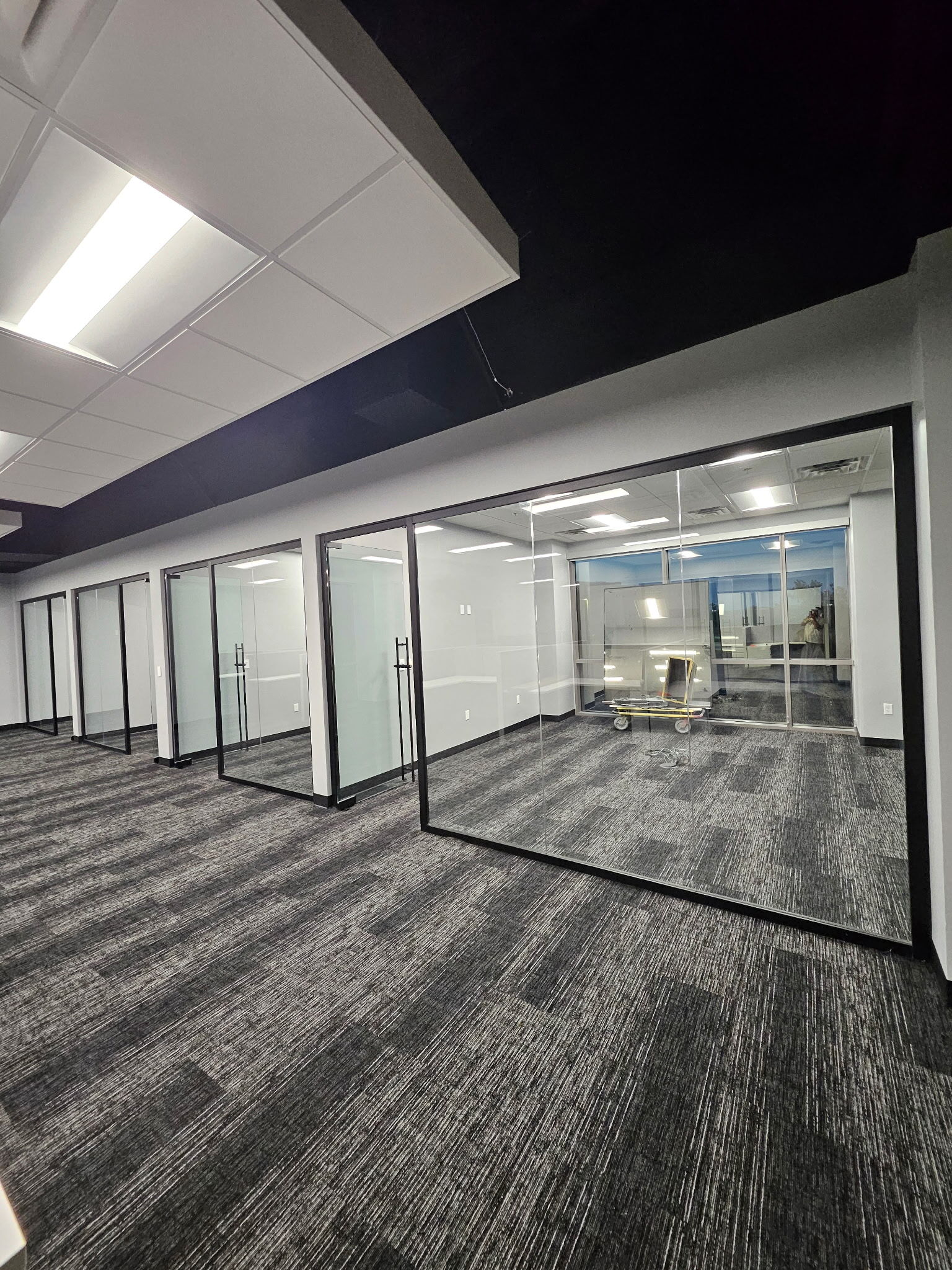 Flexible meeting space that adapts to the size of the group