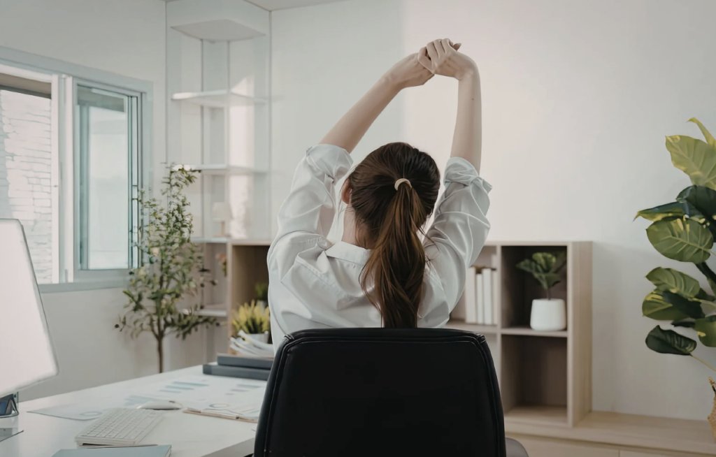 How the Right Ergonomic Office Desks Reduce Fatigue and Boost Focus