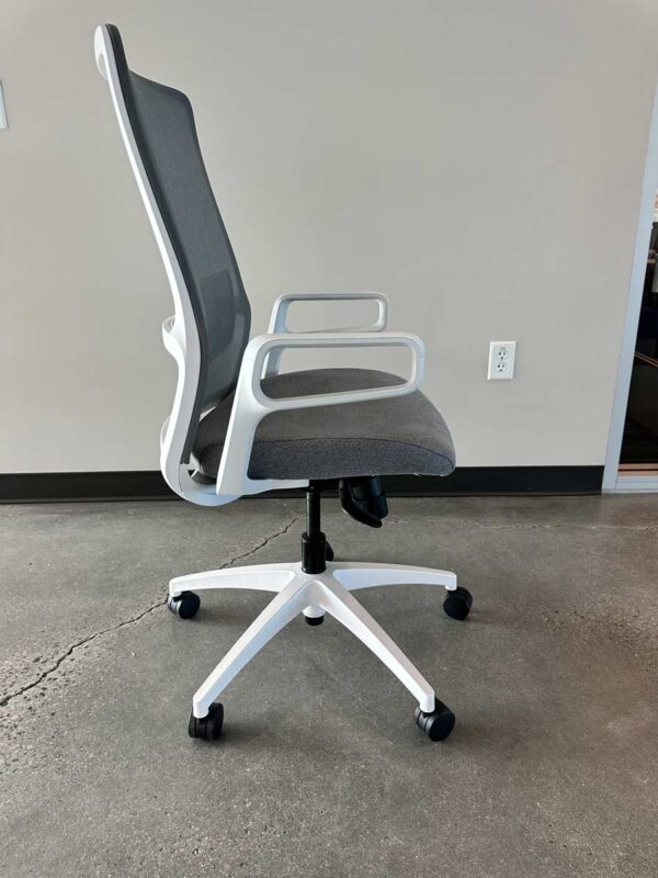 Sit on It Novo White Task - Image 3