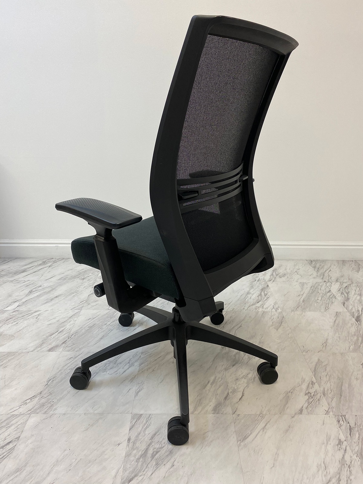 exemplis chair